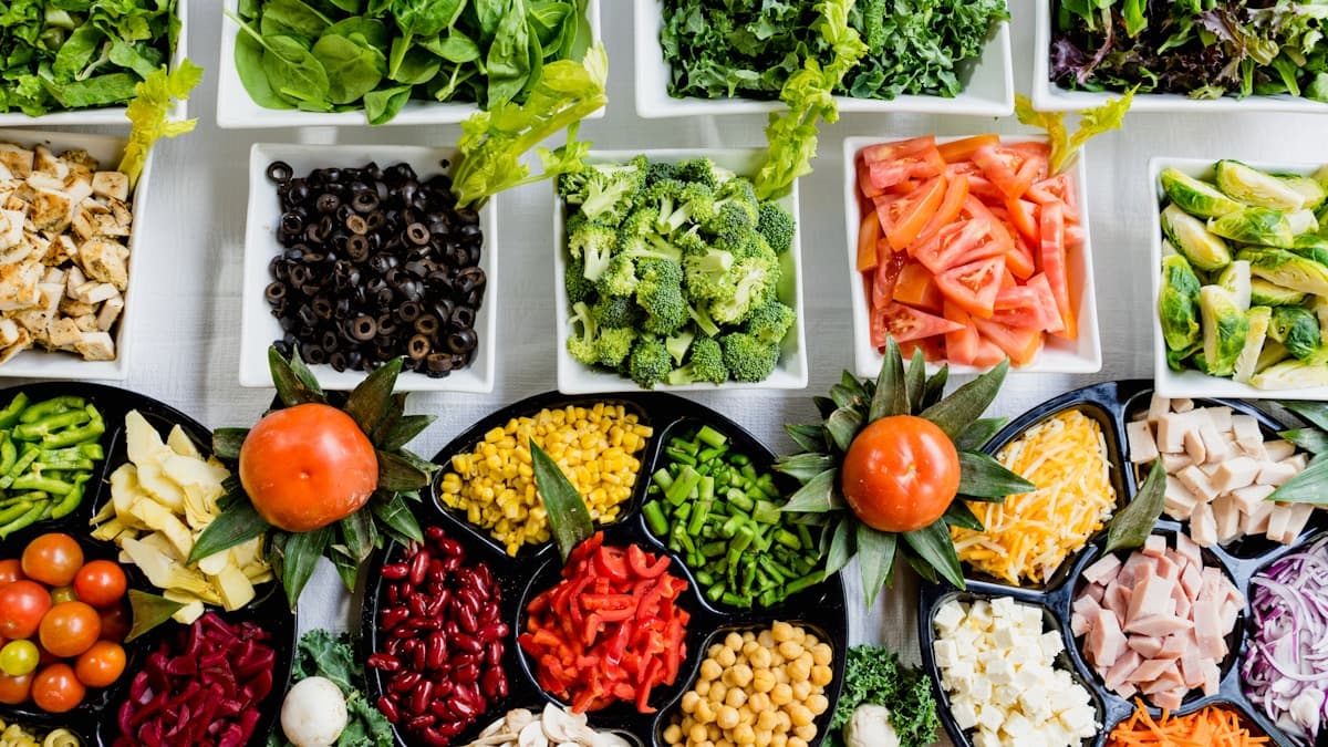 Przygotowane posiłki keto w pojemnikach - meal prep na cały tydzień